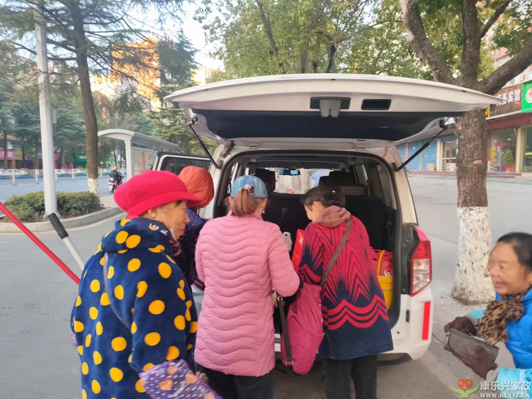 康樂興家政麻城中驛鎮(zhèn)中心小學保潔案例(圖2) 康樂興家政麻城中驛鎮(zhèn)中心小學保潔案例(圖2)